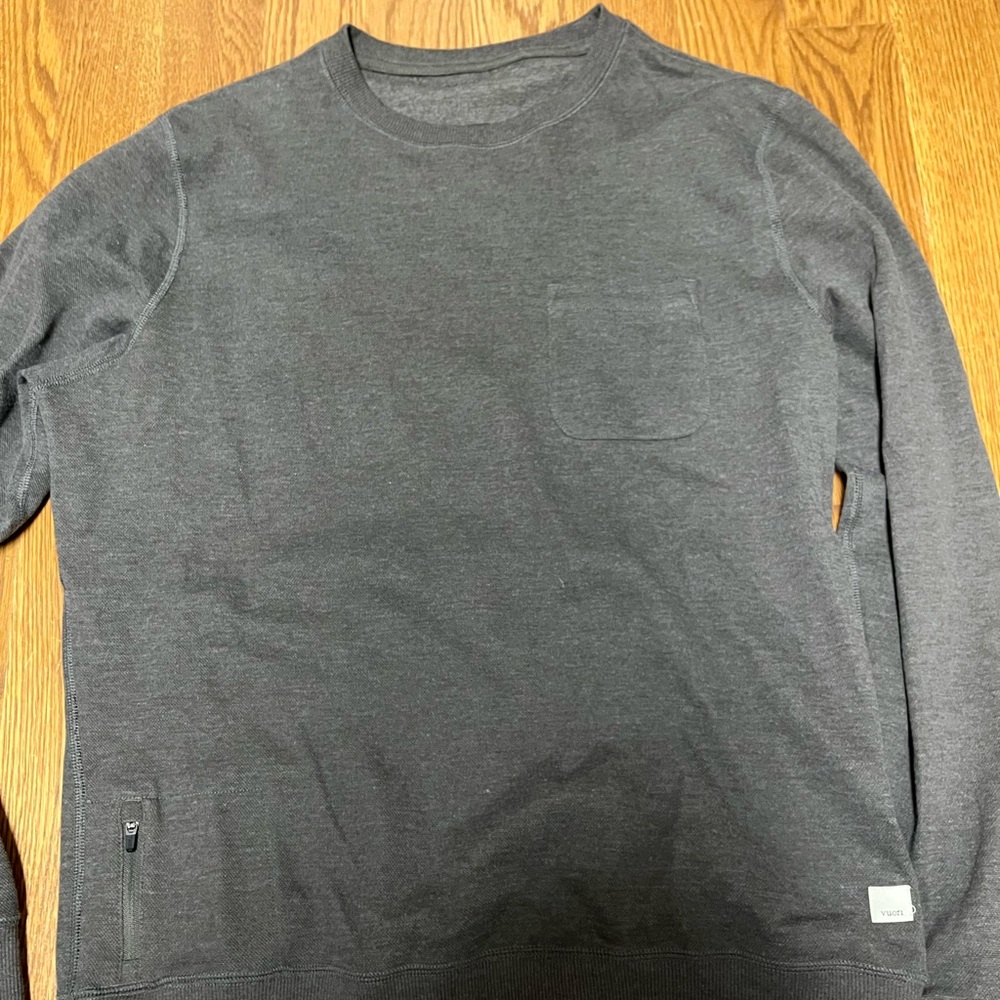 Vuori Jeffreys crew neck.  Olive.  Size M.
Great condition- barely worn.